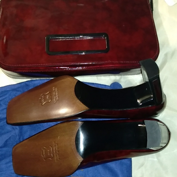 Stuart Weitzman NWT Garnet marble purse and shoes - Picture 4 of 5